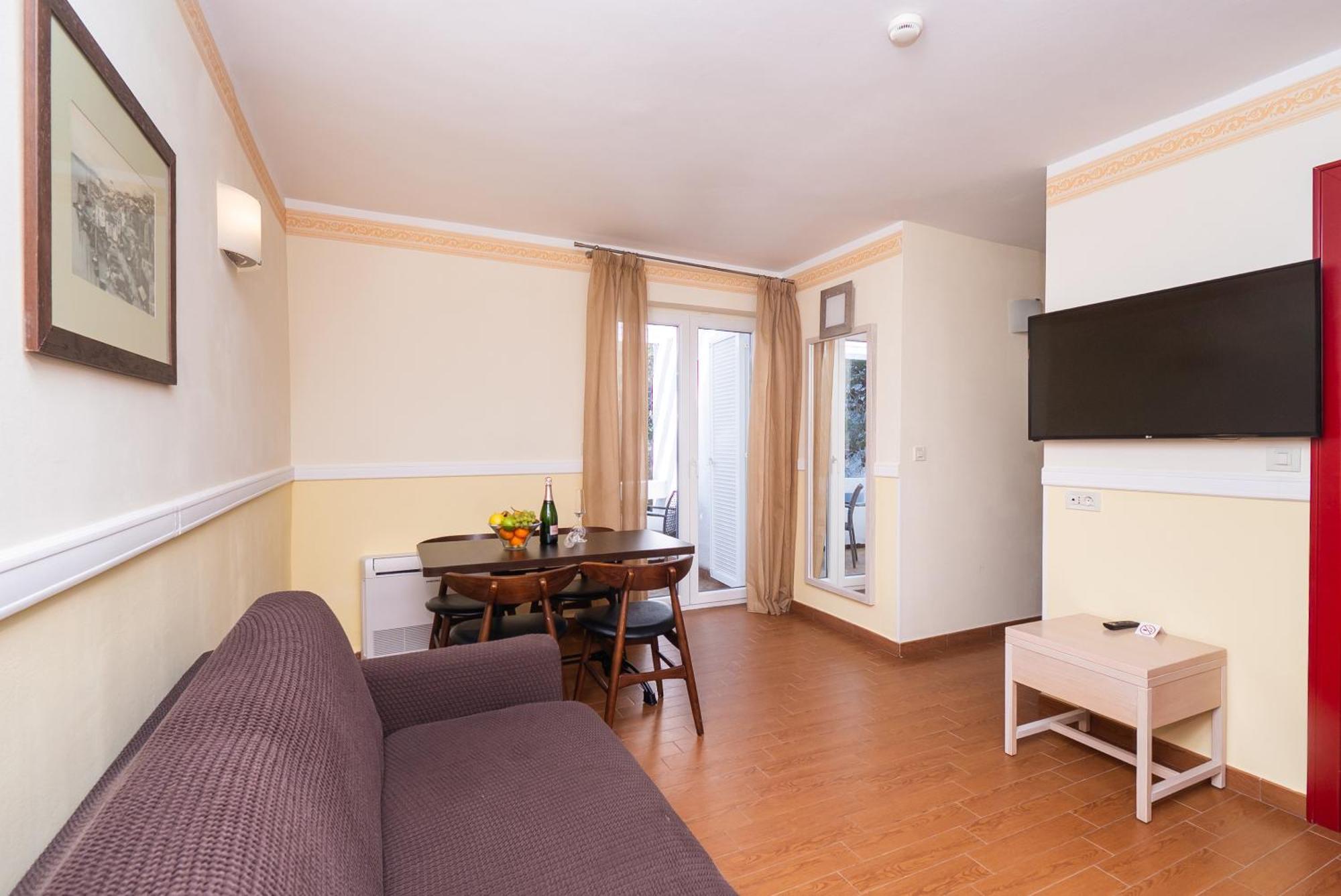 Amadria Park Apartments Шибеник Экстерьер фото